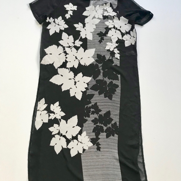 🍁 Vince Camuto Sheer Black Floral Tunic Top - Picture 2 of 8